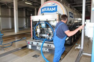Milchwagenreinigung im DMK-Werk Altentreptow Milchwagenreinigung im DMK-Werk Altentreptow